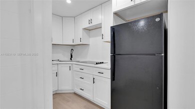 32 SW 9th St unit 2, Hallandale Beach, FL 33009 - photo 6