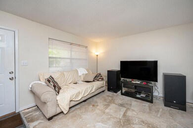 6-web-or-mls-50 Berwick Cir-006