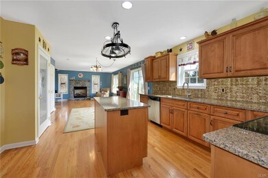 121 Redstone Dr, Nazareth, PA 18064 - photo 4