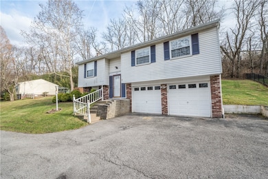1825 Wallace Rd, South Park, PA 15129 - photo 3