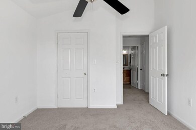 13044 Cabin Creek Rd, Herndon, VA 20171 - photo 5