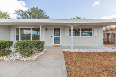 2121 Greenbriar Blvd, Clearwater, FL 33763 - photo 4