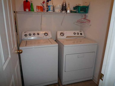 12272 Chiseled Stone Dr, Fishers, IN 46037 - photo 5