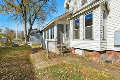 429 Pleasant St, Holyoke, MA 01040 - photo 4