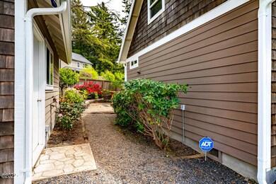 2704 SW Beach Ave, Lincoln City, OR 97367 - photo 7