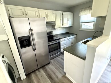 148 Grassy Plain St unit B, Bethel, CT 06801 - photo 5