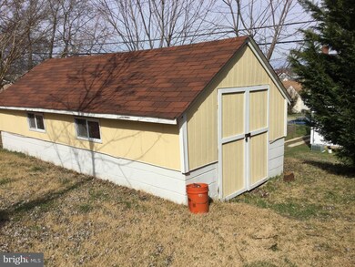 5549 Oakland Rd, Halethorpe, MD 21227 - photo 3