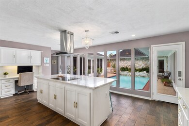 Fabulous over sized island kitchen lookin gout to