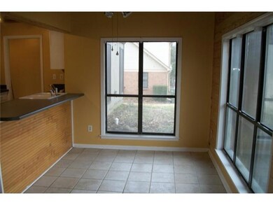 Lots of windows in the breakfast room!