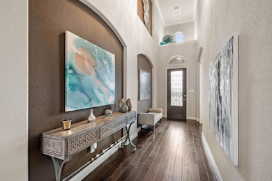 Light and bright 2 story grand entryway with a stu