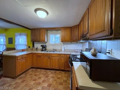 567 Pasadena Ave, Sheffield Lake, OH 44054 - photo 6