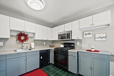 64 Tennis Plaza Rd unit 7, Dracut, MA 01826 - photo 6