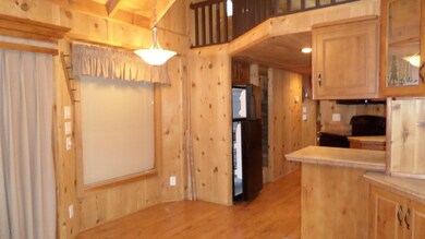 Dining area & kitchen