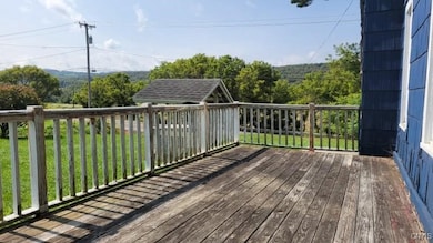 1st floor 4 bedroom apt deck