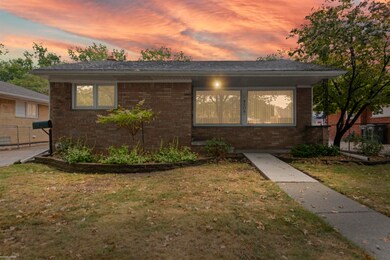 24608 Ursuline St, Saint Clair Shores, MI 48080 - photo 2