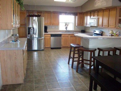 Large Eat-In Kitchen