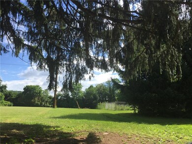 3453 Lanark Rd, Coopersburg, PA 18036 - photo 2