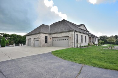 4+ garage spaces