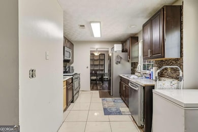 6305 Emerald Pointe Cir, Atlanta, GA 30349 - photo 5