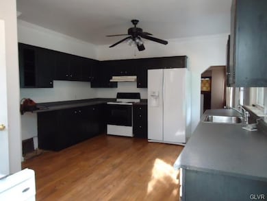 121 E Applegate Ave, Pen Argyl, PA 18072 - photo 7