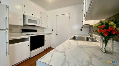 507 Buttercup unit 507, New Braunfels, TX 78130 - photo 3