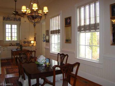 Dining Room. Hardwood Floors