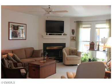 Den/Family/Great Room - Gas Fireplace, Ceiling Fan