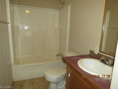 133 Jordan Ln, Statesville, NC 28677 - photo 3