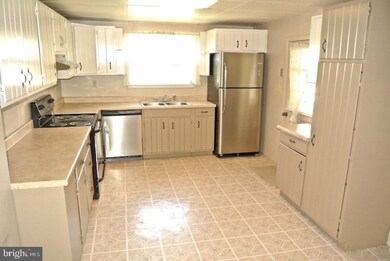 117 E Locust St, Mechanicsburg, PA 17055 - photo 5