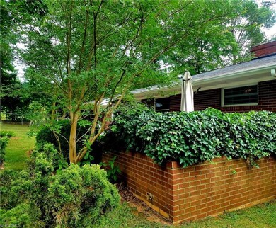 110 Roosevelt Rd, Asheboro, NC 27205 - photo 5