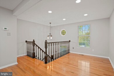 1539 Woodcrest Dr, Reston, VA 20194 - photo 5