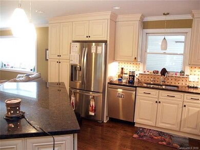 8017 Hickory Dr, Charlotte, NC 28215 - photo 6