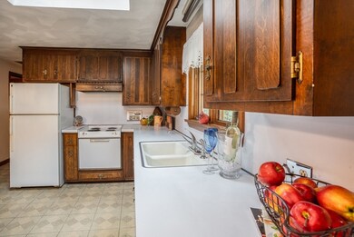 75 James St, Ludlow, MA 01056 - photo 6