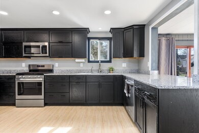 22 Hall Ct, Portsmouth, NH 03801 - photo 2