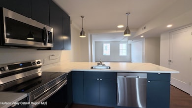 205 Warren St unit 2r, Hudson, NY 12534 - photo 6