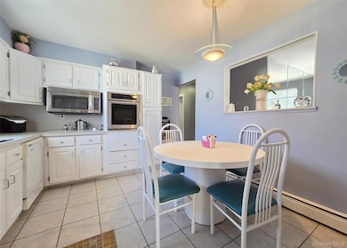 430 Heathcote Rd, Lindenhurst, NY 11757 - photo 5