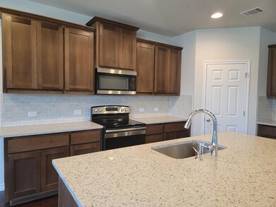Kitchen with stainless steel appliances, backspla