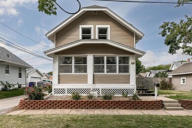 716 10th St NW, Cedar Rapids, IA 52405 - photo 2