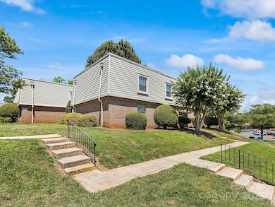 2616 Park Rd unit B, Charlotte, NC 28209 - photo 2