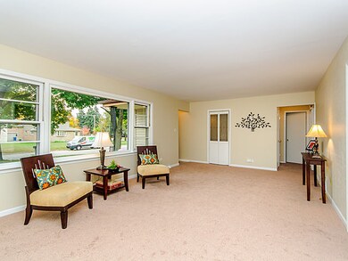 740 N Michigan St, Elmhurst, IL 60126 - photo 2