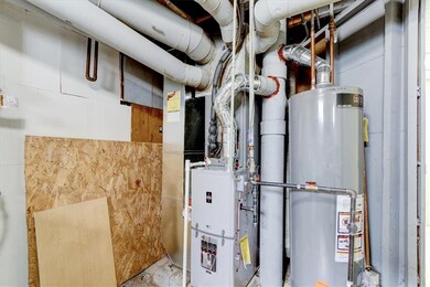 5715 Holcomb Ave, Des Moines, IA 50310 - photo 2