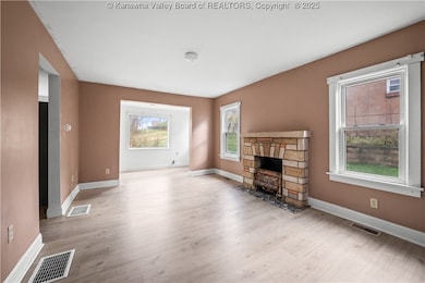 1313  1/2 Camden Dr, Charleston, WV 25302 - photo 4