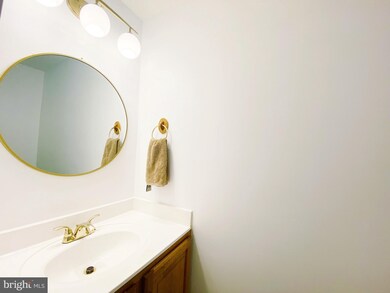 9931 Capperton Dr, Oakton, VA 22124 - photo 4