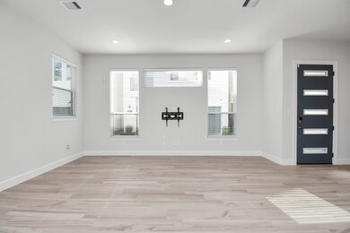 502 W Donovan St unit J, Houston, TX 77091 - photo 4