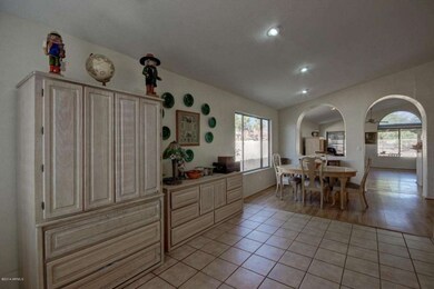Living Room/Dining