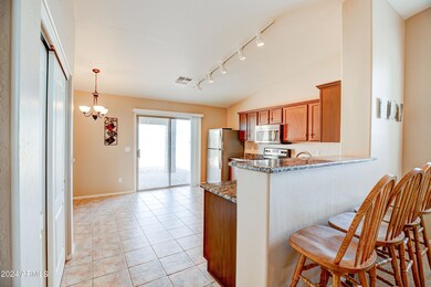 Eat-In Kitchen and Breakfast Bar
