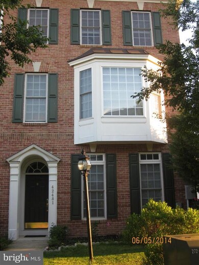 42481 Regal Wood Dr, Ashburn, VA 20148 - photo 2