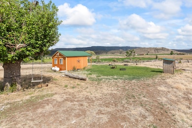 1054 E Jakes Place Rd, Loa, UT 84747 - photo 7