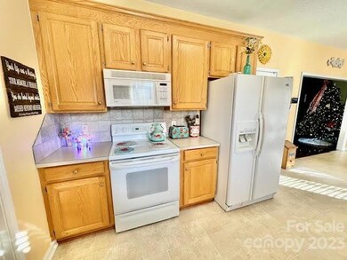 126 Cross Creek Dr unit 19, Statesville, NC 28625 - photo 7