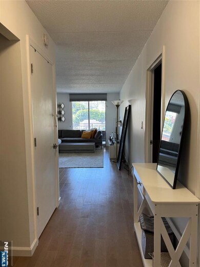 Admiral's Walk unit SO504, Edgewater, NJ 07020 - photo 3